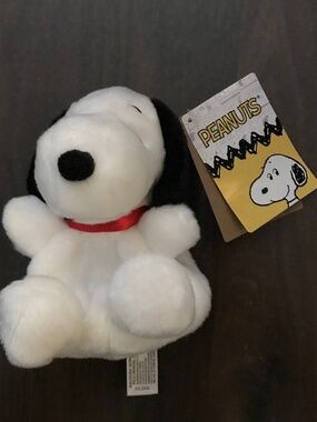 NWT Peanuts Palm Pals Snoopy 5"